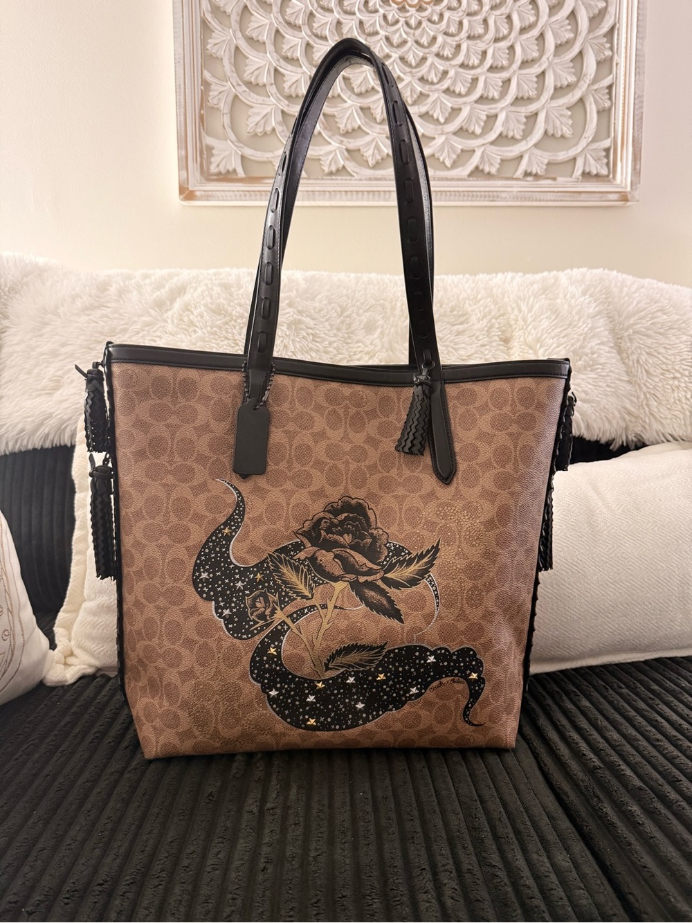COACH X CHELSEA TATTOO BLACK ROSE STAR STUDS METALLIC SIG TAN TASSEL BAG 37392